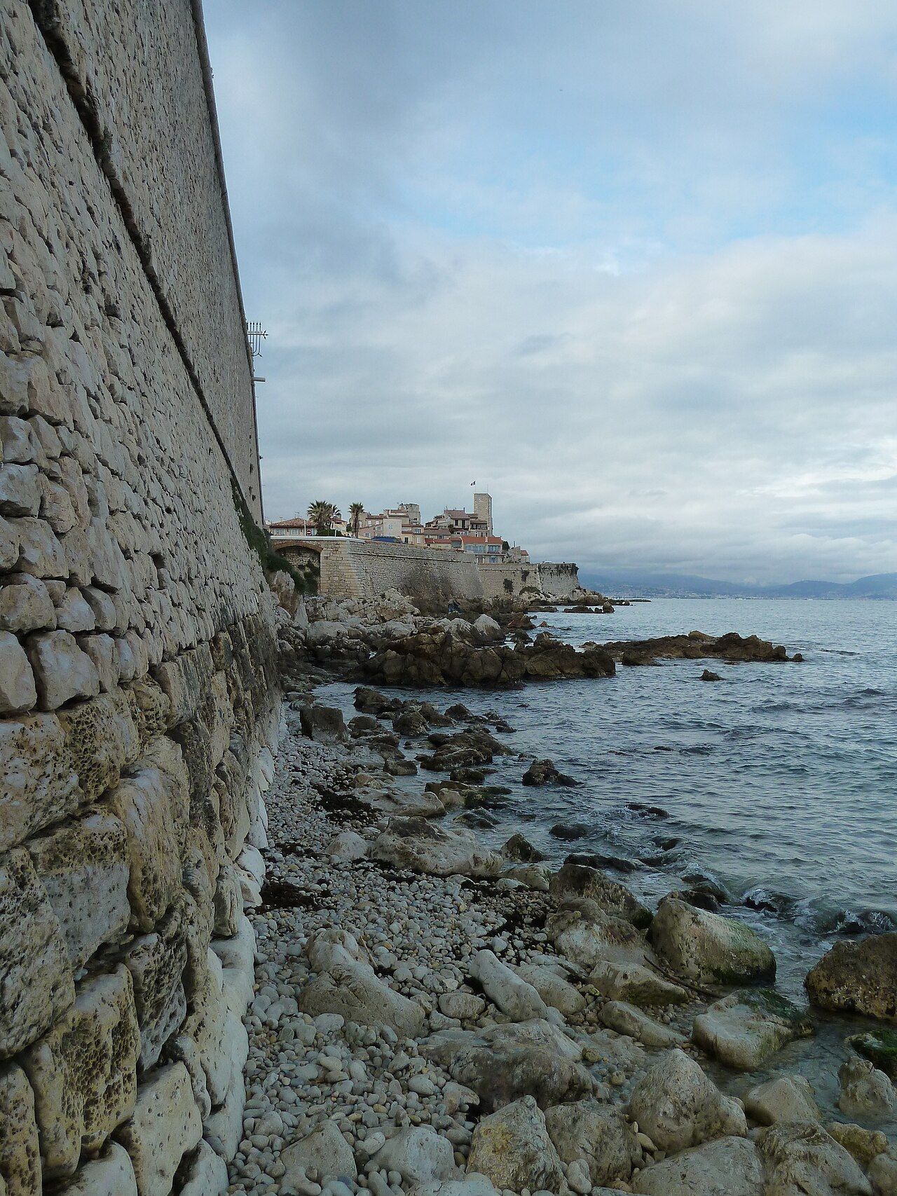 Antibes, vieille ville et remparts