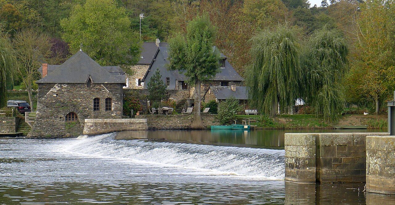 Chenillé-Changé et la Mayenne