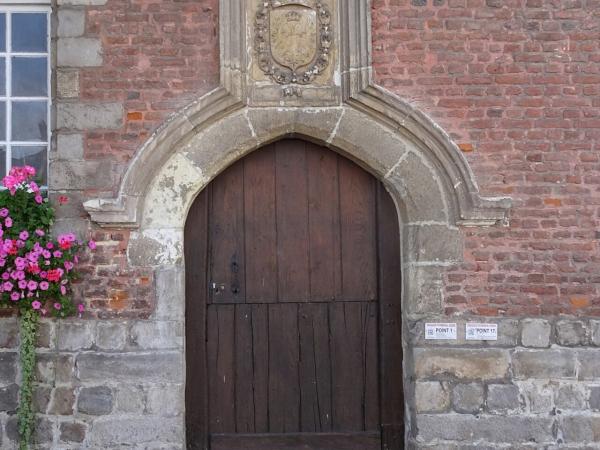 Hesdin, Grand'Place et canal