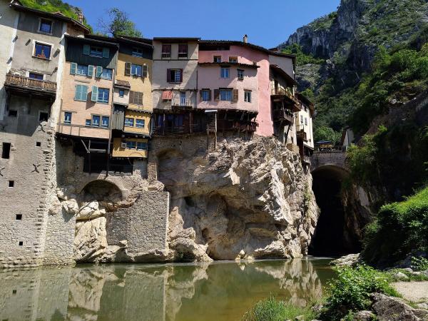 Pont-en-Royans et ses maisons suspendues