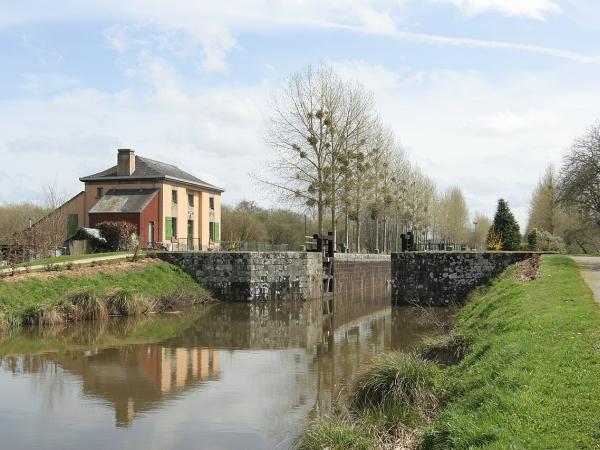 Canal d'Ille-et-Rance à Hédé-Bazouges
