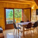 Le Gîte Le Chalet de Magali, en pleine nature au milieu des montagnes.